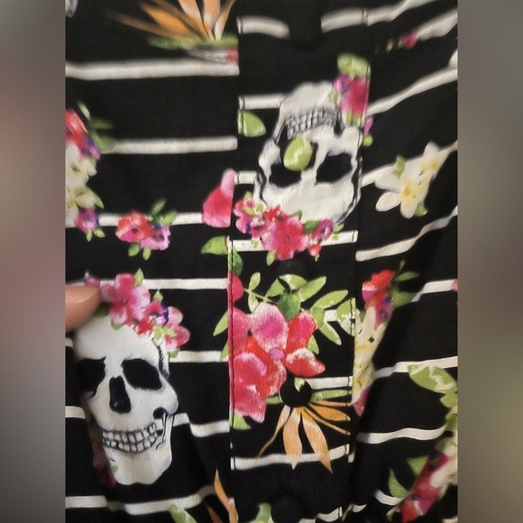 Hot Topic Skull and Roses mini dress skater Goth vintage medium floral sleeveles - Picture 4 of 6